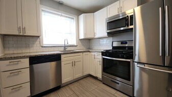 Building Photo - 7754 Kingsbury Blvd