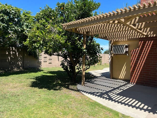 Building Photo - Wonderful Home with 3-Bedrooms, 2-Bath Plu...