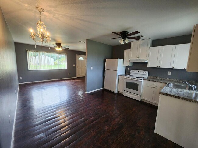 Building Photo - 3985 Avanti Cir