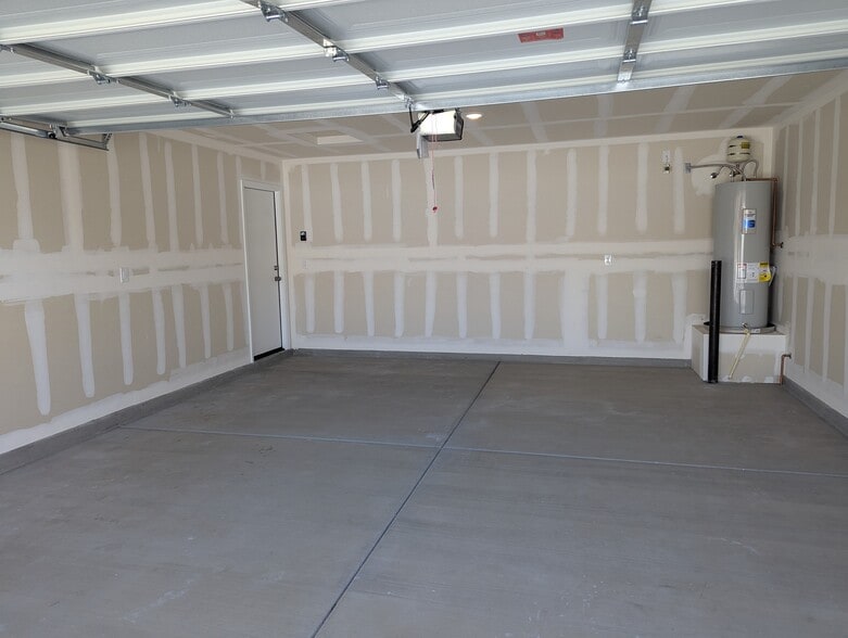 Building Photo - 729 Dylan Ct