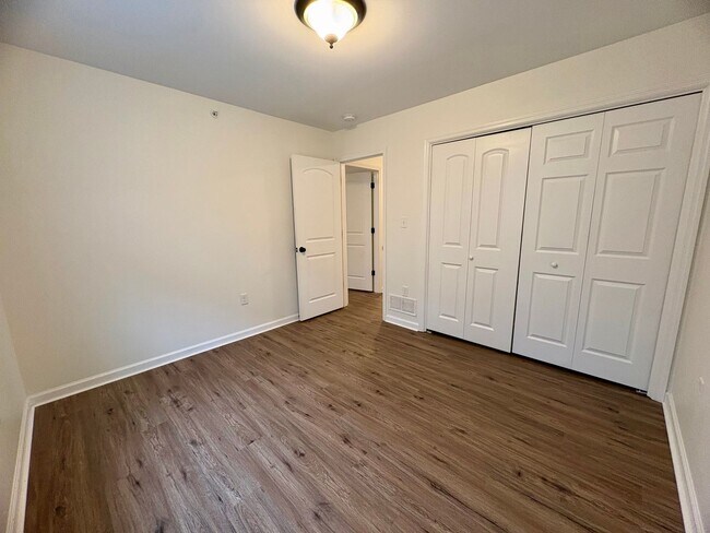 Building Photo - 3 Bedroom 2.5 Bathroom Townhome in Mechanicsburg!