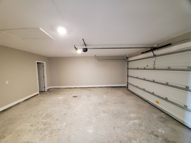 Building Photo - Updated 3 BR|2 BA Home Near TAFB!