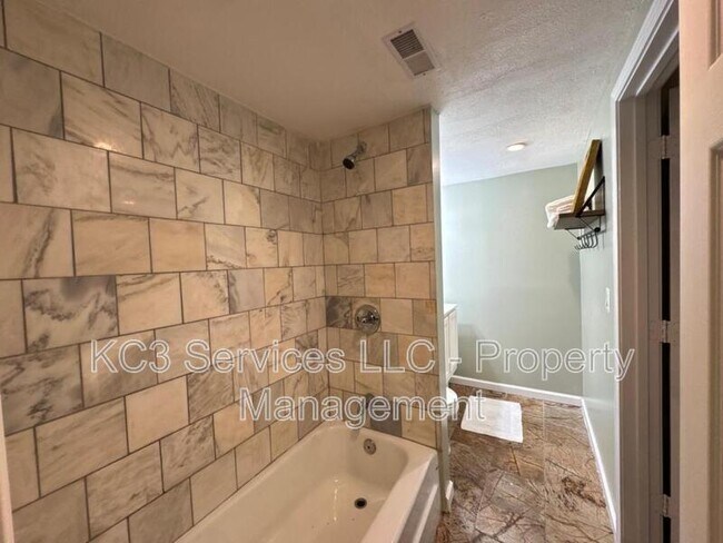 Building Photo - 10419 College Ave