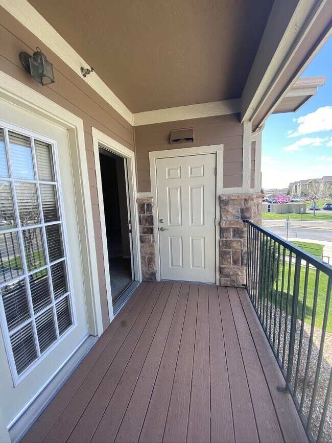 Building Photo - $500 OFF YOUR FIRST MONTHS RENT! Don't Miss This 3BR/ 2BA Condo with 1 car garage @ Creek Side In...