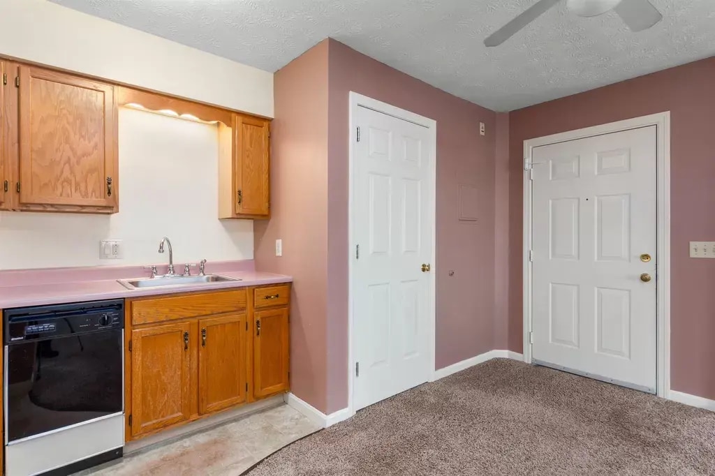 Building Photo - 10 Kellogg Rd