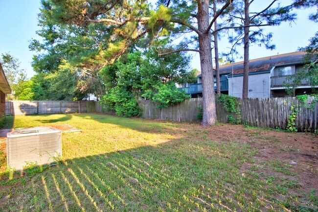 Building Photo - 948 Wedgewood Way