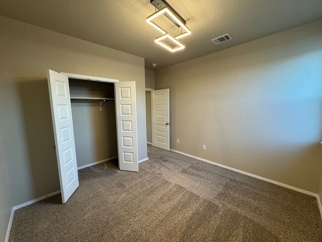 Building Photo - Bright & Spacious 3 Bedroom Home with Garage in Kyle