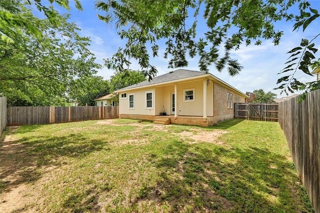 Building Photo - 808 N Creek Blvd