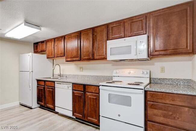 Building Photo - 5152 River Glen Dr