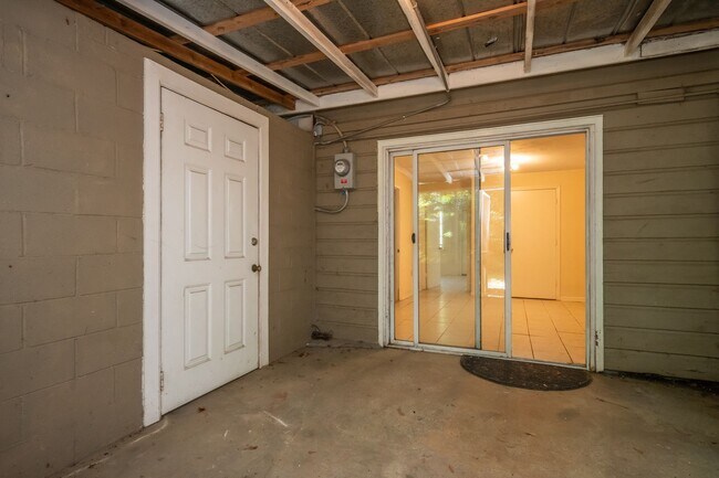 Building Photo - 175 Habersham Way