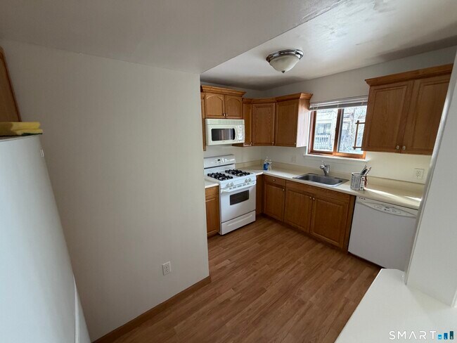 Building Photo - 155 Cottonwood Rd