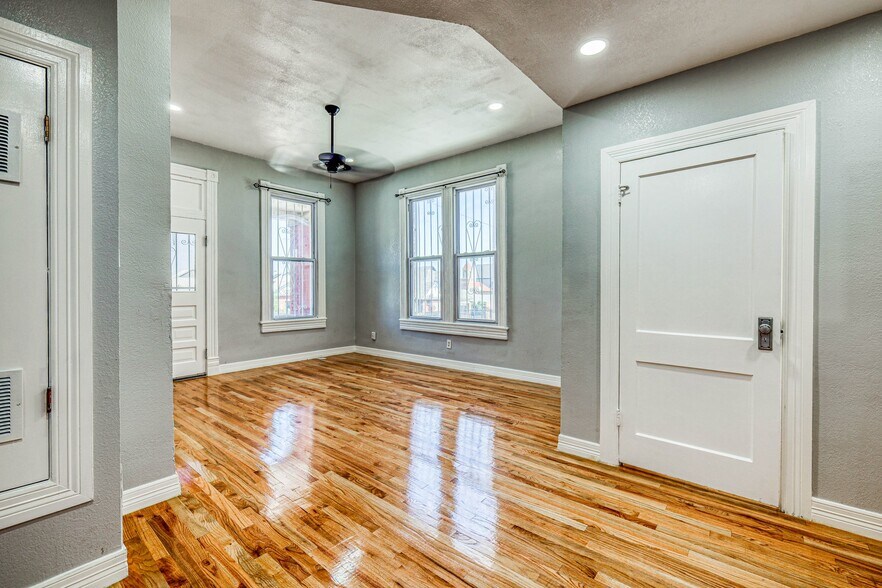 Building Photo - 1123 N El Paso St