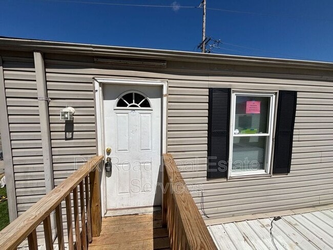 Building Photo - 829 Maple Ave