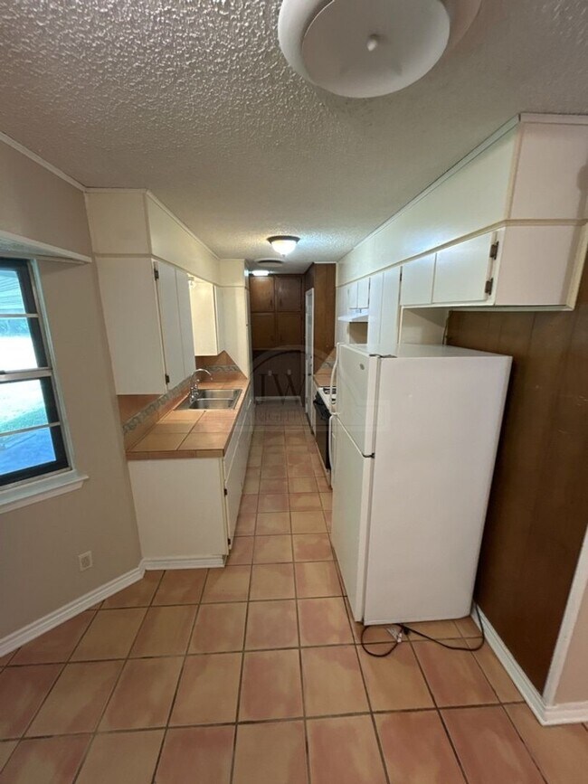 Building Photo - 3202 Brookbend Dr