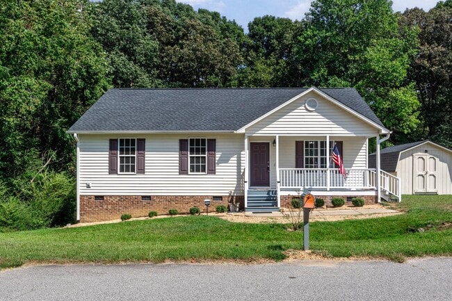 Building Photo - 1000 Meadowgreen Dr