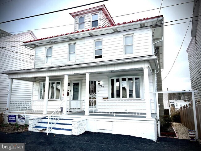 Building Photo - 145 N Nice St