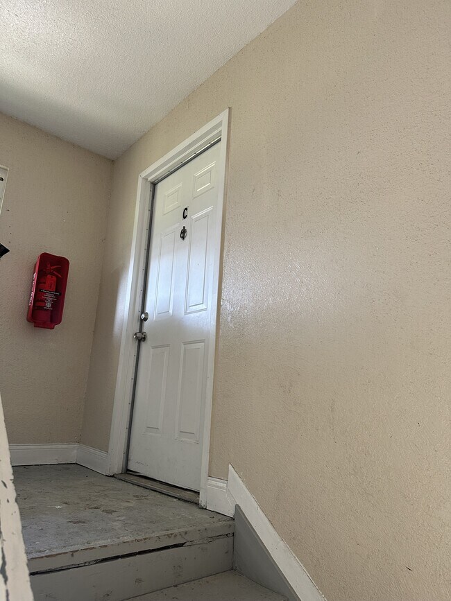 Building Photo - 836 Sky Lake Cir