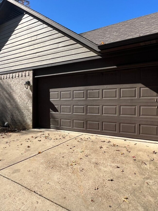 Building Photo - Country Living at it's best