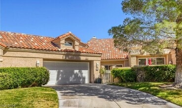 Building Photo - 8243 Round Hills Cir