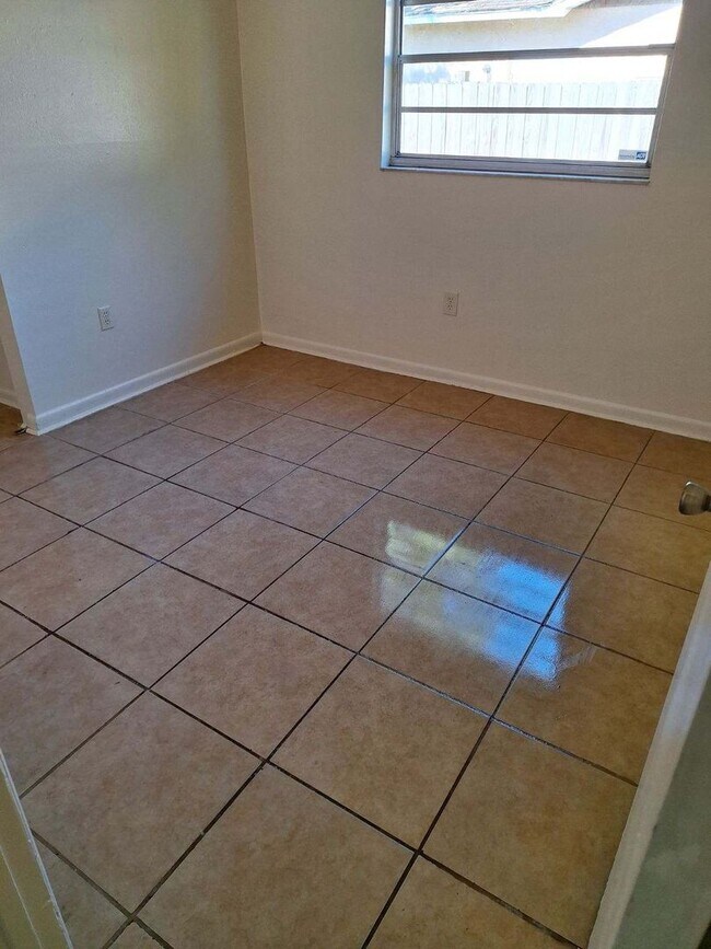 Building Photo - NICE Bradenton 4BR/2BA Home in Quiet Residential Neighborhood