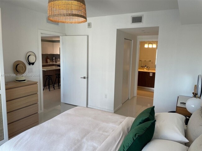 Building Photo - 5300 Paseo Blvd