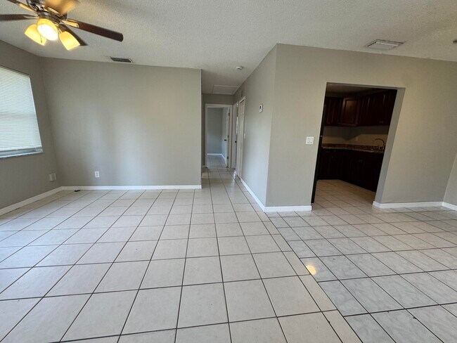 Building Photo - 3594 Almar Rd