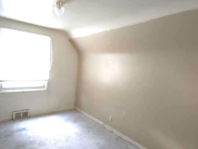 Building Photo - 16073 Tacoma St