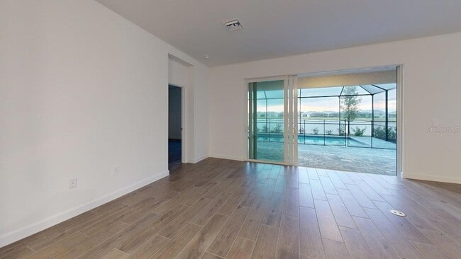 Building Photo - 7949 Lakes Edge Ln