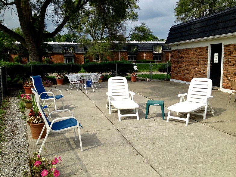 Patio by club house - 1814 Colonial Village Way