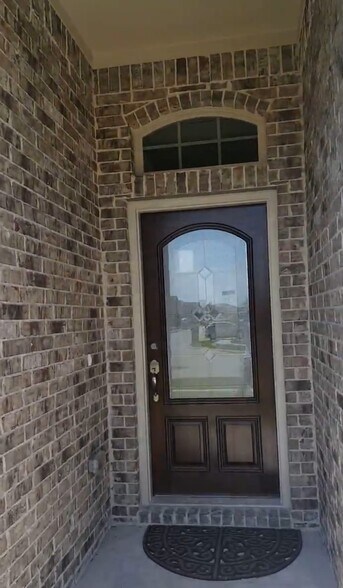 Main Entry Door - 905 Avian Dr