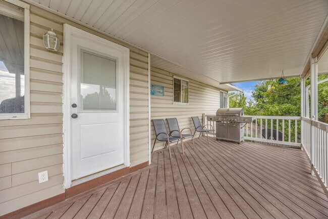 Building Photo - 567 N Allanwood Pl