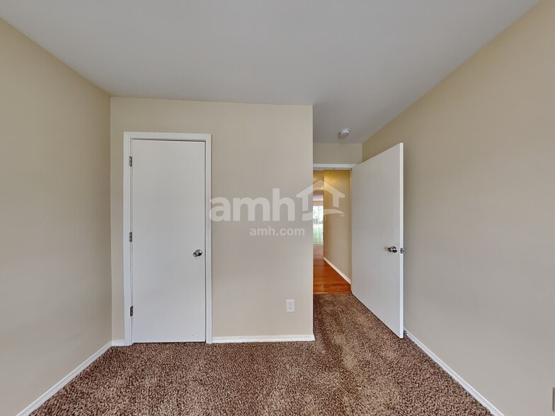 Building Photo - 252 Rowan Dr