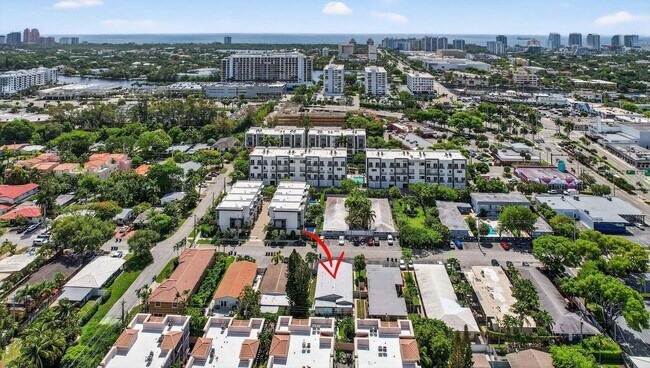 Building Photo - 1037 N Victoria Park Rd