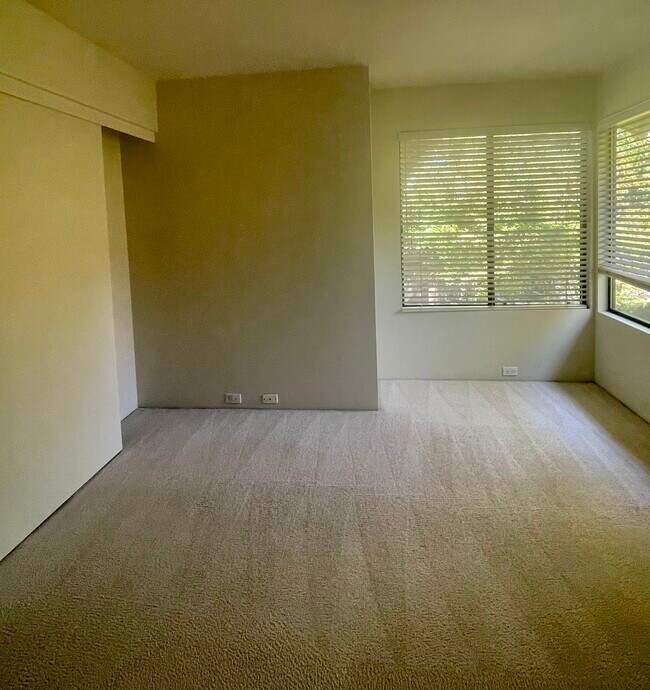 Bedroom with closet - 1915 Discovery Village Ln