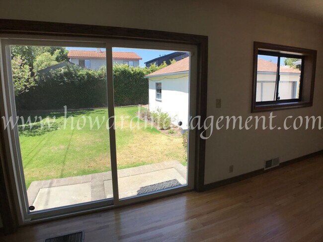 Building Photo - Two story home with newer central A/C in the Mar Vista Hills. Large kitchen, family room, and lar...