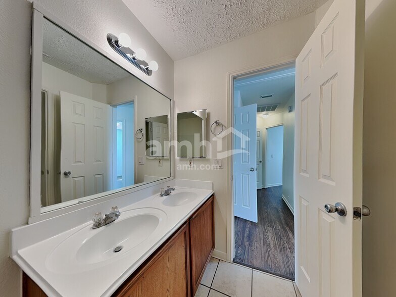 Building Photo - 16623 Grenada Falls Dr