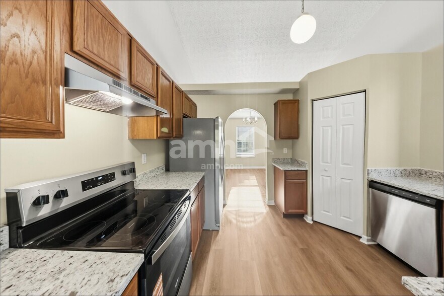 Building Photo - 368 Evergreen Cir