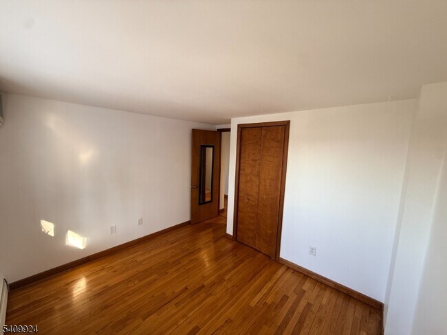 Building Photo - 237 Buena Vista Dr