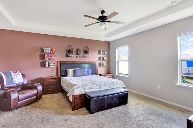 Building Photo - Gorgeous 4/3 in Newberry Corners