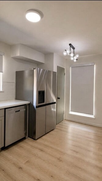 Building Photo - 9511 Bollingbrook Dr