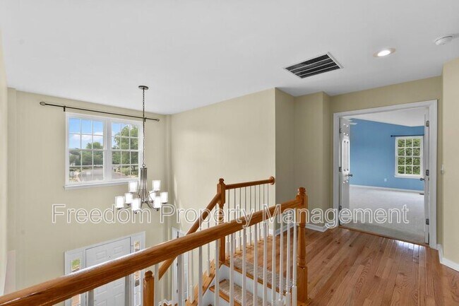 Building Photo - 9140 Worthington Dr