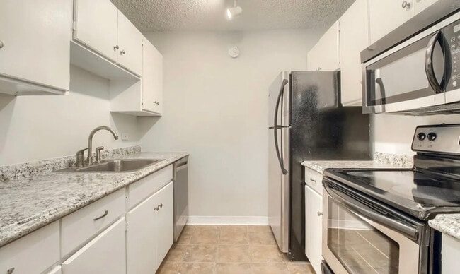 Building Photo - 550 E 12th Ave