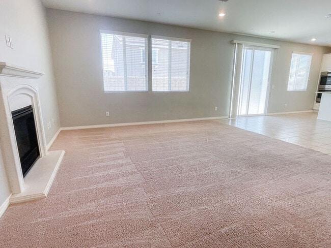 Building Photo - Beautiful 2 Story 4 Bedroom Home in Great ...