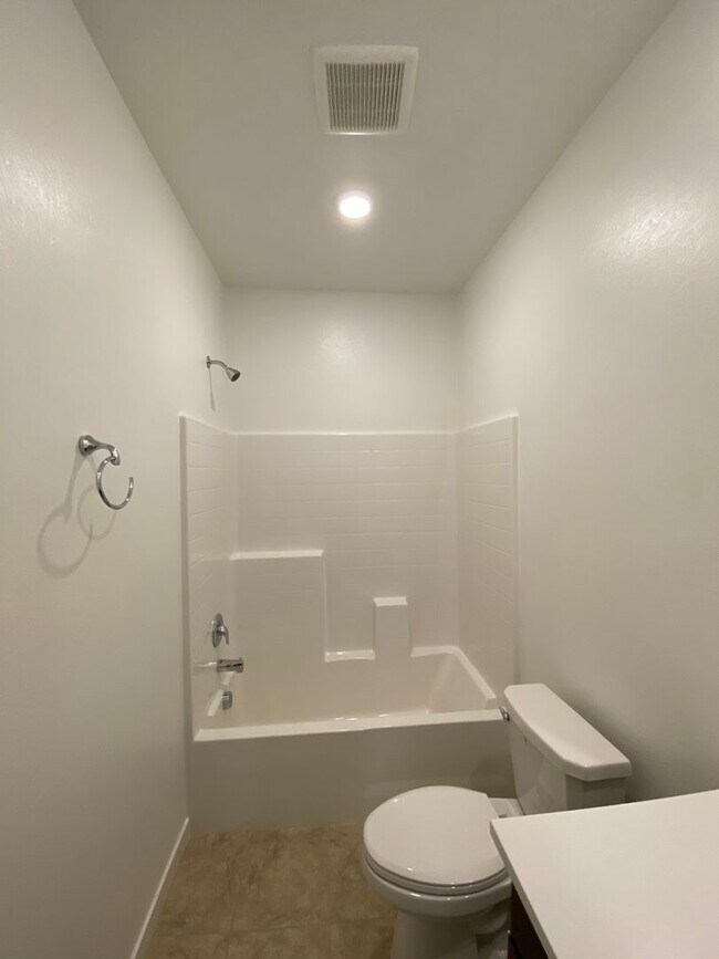 Building Photo - Beautiful Home with Solar