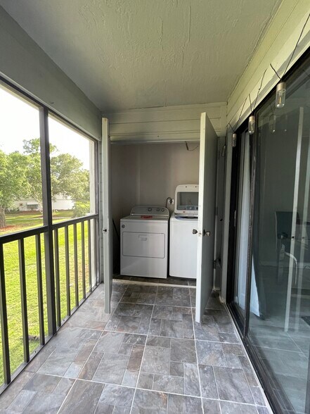 Balcony with laundry - 214 Meadow Ln