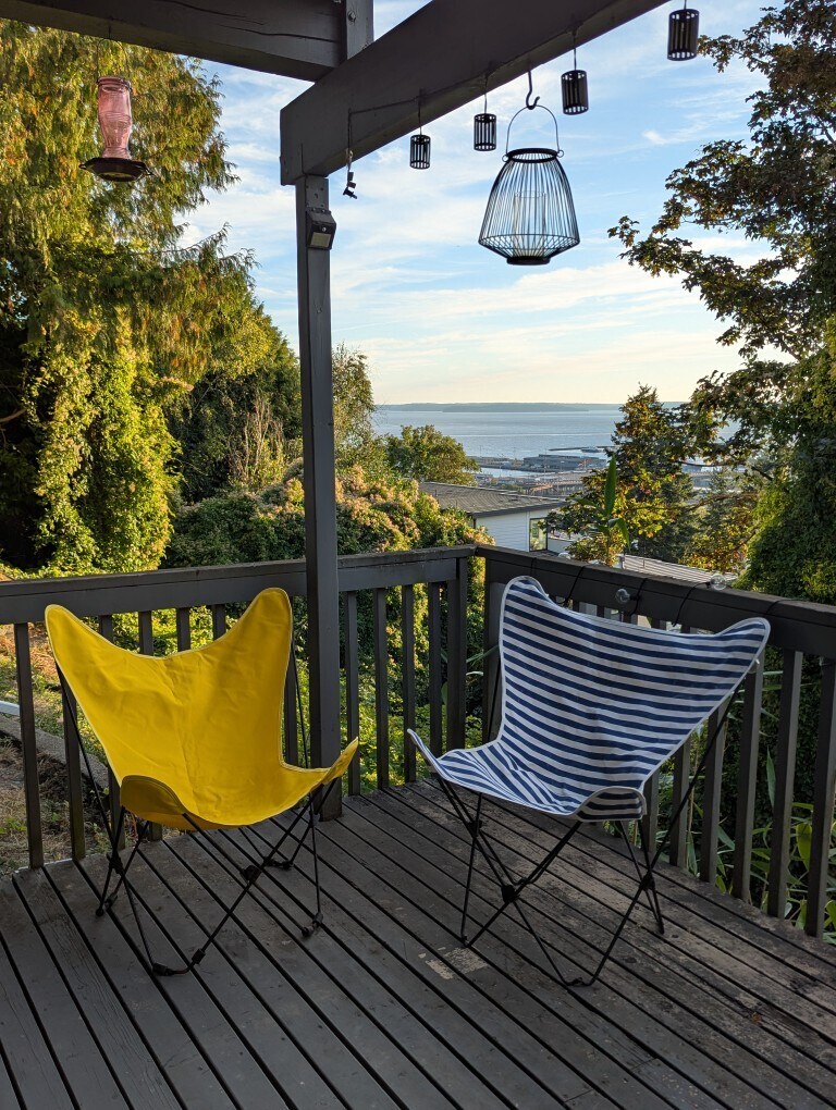 Building Photo - 2219 11th Ave W