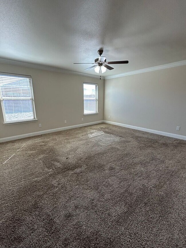 Building Photo - 9312 Sagebrush Ave