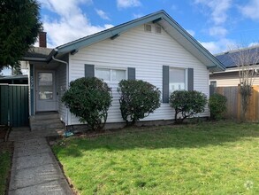 Building Photo - Welcome home to this Charming 2 bedroom ho...