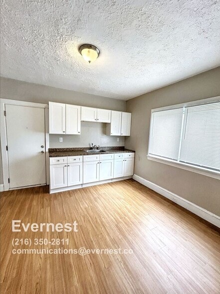 Primary Photo - 11917 Forest Ave