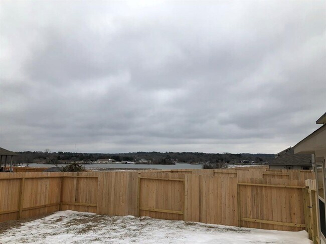 Building Photo - 11067 N Lake Mist Ln